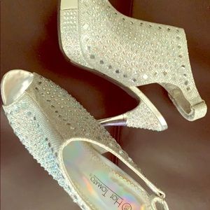 Beautiful Diamond Studded Silver Pumps